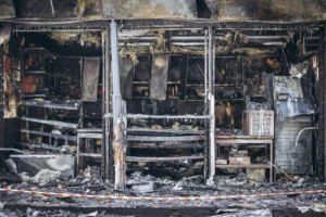 store-interior-showing-extensive-fire-damage-char-2026-01-26-19-03-00-utc_wynik